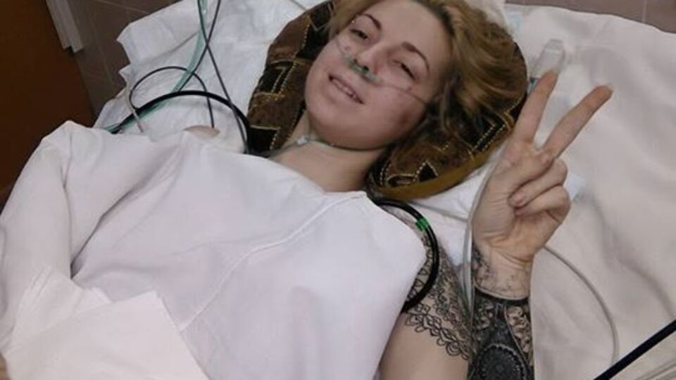 Яна Зинкевич принимает лекарства, ее готовят к операциям
