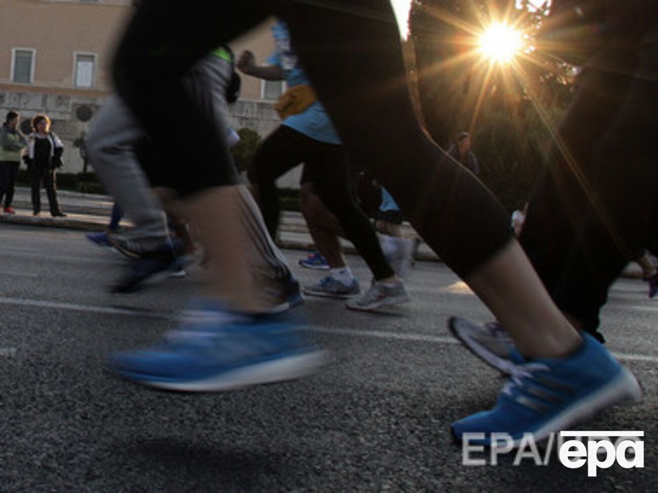 Мужчине стало плохо в 400 метрах от финиша