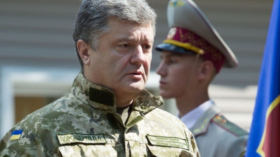Порошенко поблагодарил личный состав Вооруженных сил за отвагу, героизм и самопожертвование, продемонстрированные в ходе АТО