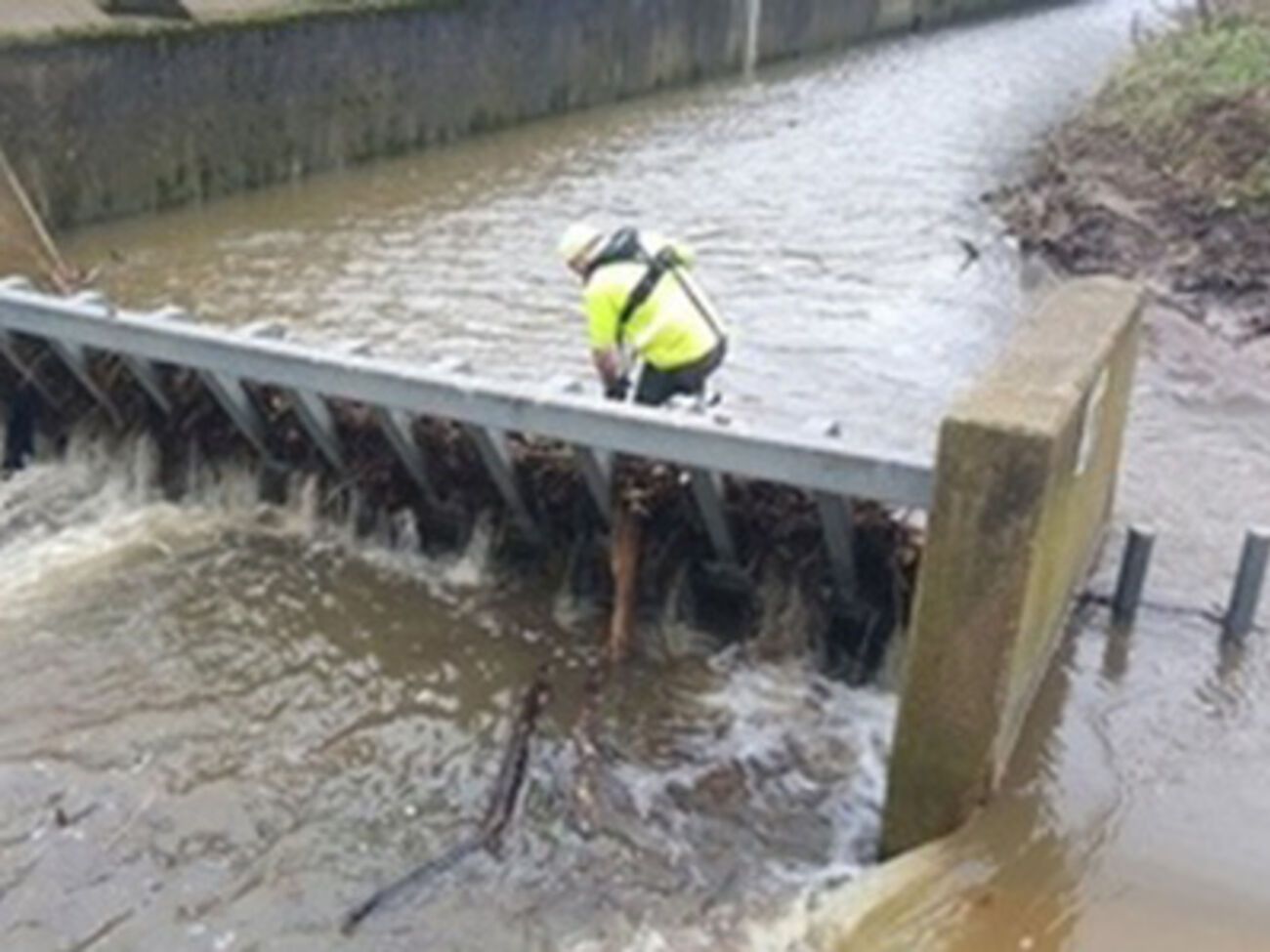 Уровень рек в Карлайле и Кесуике поднялся до верхних границ плотин
