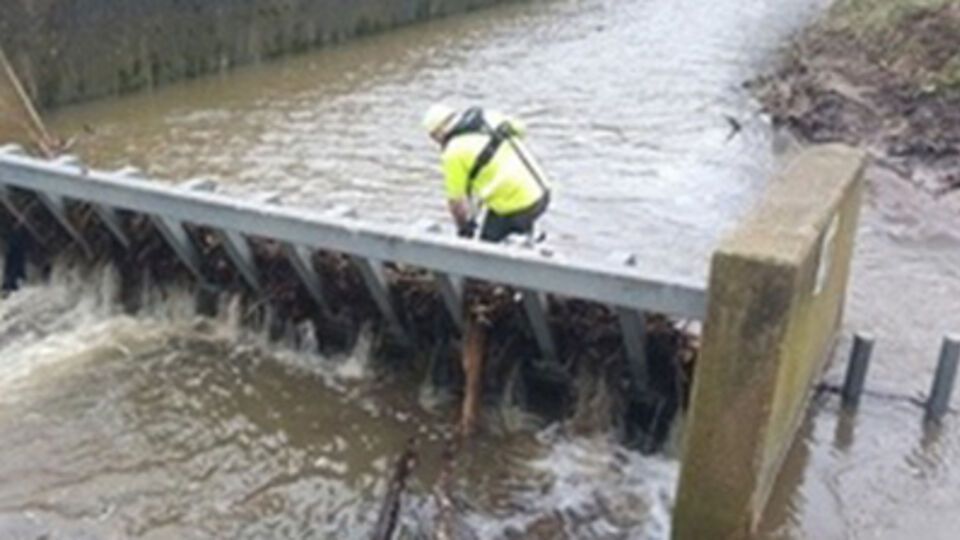 Уровень рек в Карлайле и Кесуике поднялся до верхних границ плотин