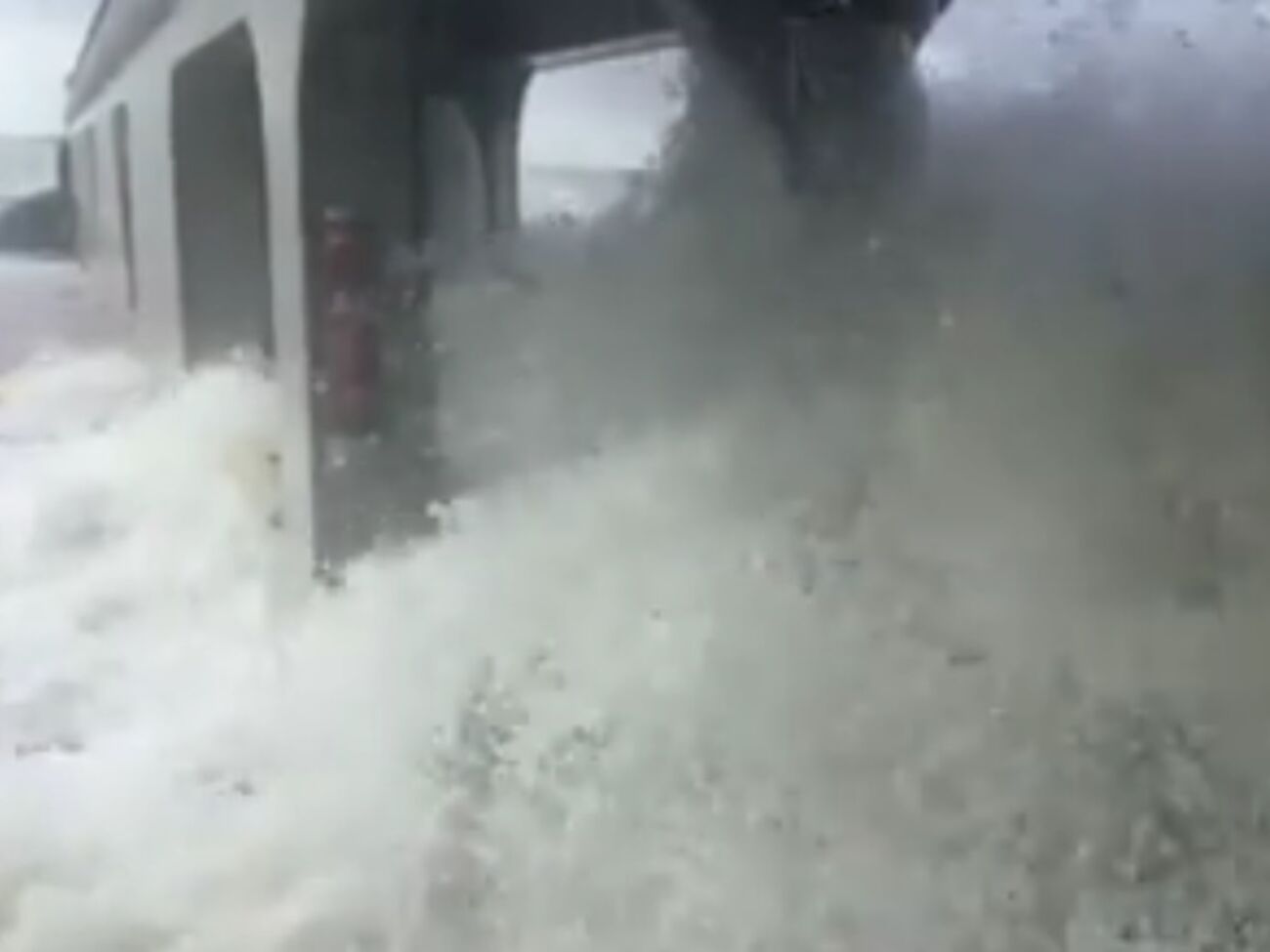 Бородин:&nbsp;На судах выбивало иллюминаторы и заливало мостик, отрывало прожектора, отказывали главные двигатели