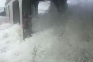 Бородин: На судах выбивало иллюминаторы и заливало мостик, отрывало прожектора, отказывали главные двигатели