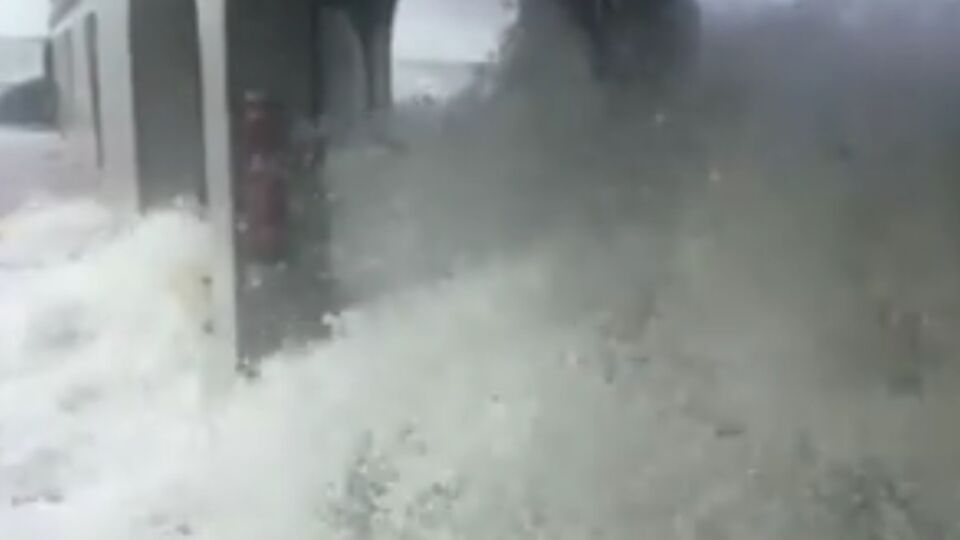 Бородин: На судах выбивало иллюминаторы и заливало мостик, отрывало прожектора, отказывали главные двигатели