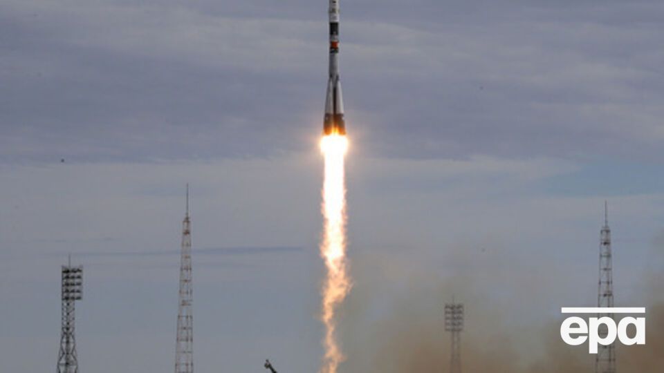 По данным источника, российские военные потеряли один из двух запущенных спутников