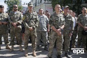 Порошенко пообещал повысить зарплаты военным