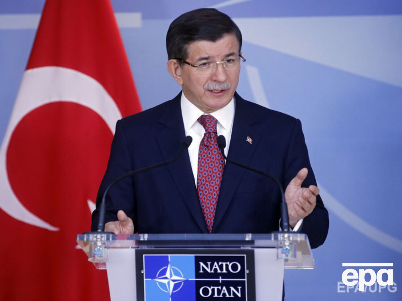 Давутоглу заверил власти Ирака, что Турция не будет увеличивать военный контингент в районе Мосула