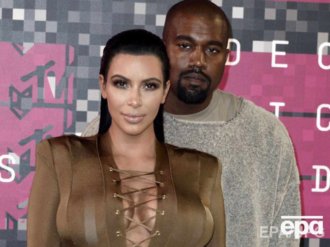 Кардашян и Уэст стали родителями 5 декабря