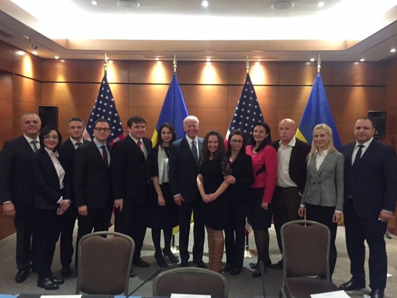 Байден встретился с представителями украинской общественности и поговорил о коррупции, Минских соглашениях и Крыме