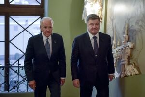 Байден: С Порошенко общаюсь больше, чем с женой