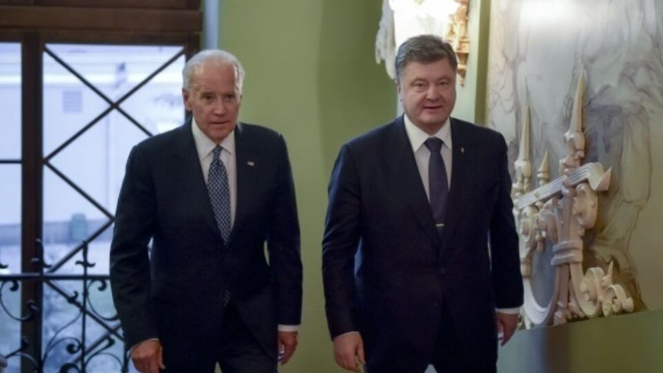 Байден: С Порошенко общаюсь больше, чем с женой