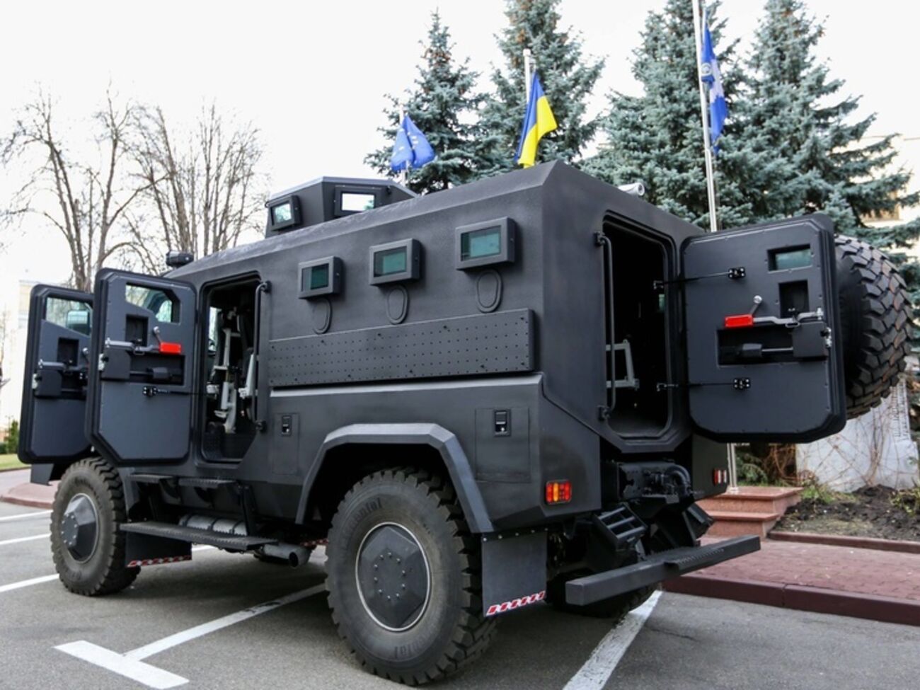 Новая бронемашина "Варта" принята на вооружение Нацгвардии и подразделений КОРД