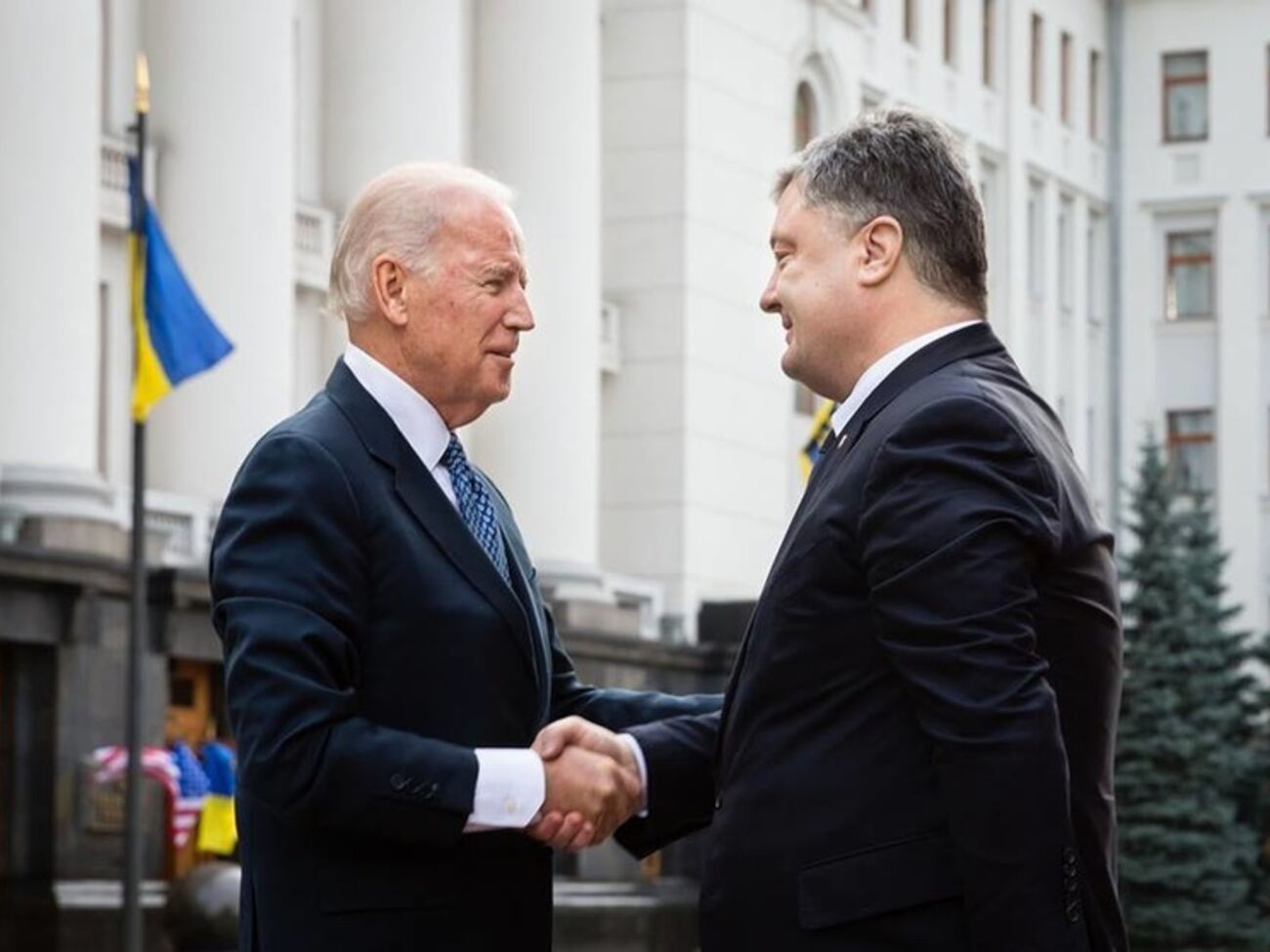 Вице-президент США Джо Байден и президент Украины Петр Порошенко