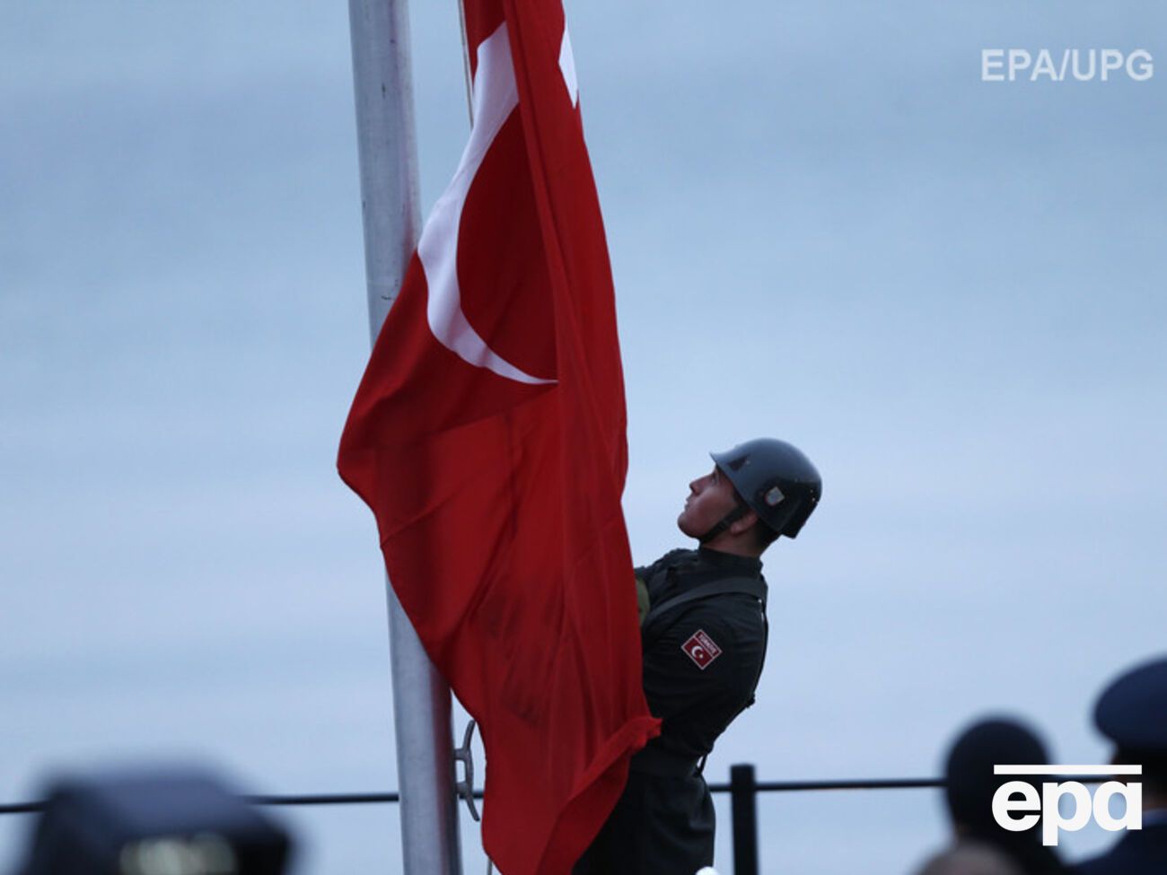 Турецкие военные защищают своих инструкторов, которые тренируют регулярные войска Ирака