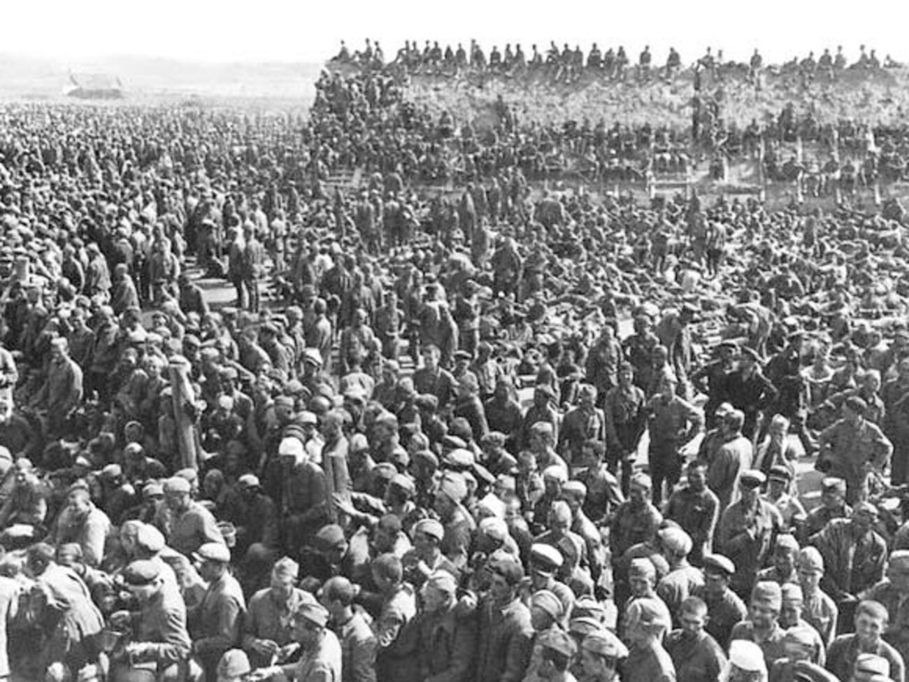 По подсчетам немцев, они взяли в плен около пяти миллионов советских бойцов