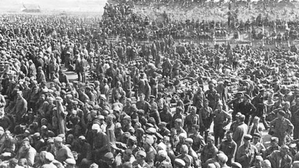 По подсчетам немцев, они взяли в плен около пяти миллионов советских бойцов