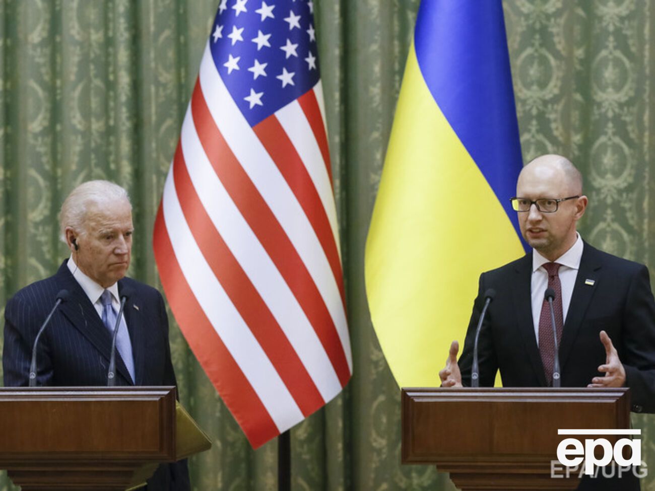 Яценюк рассказал Байдену о реформах