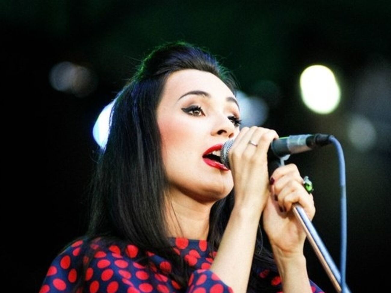 "Крихітка" посвятили песню деятельности волонтеров