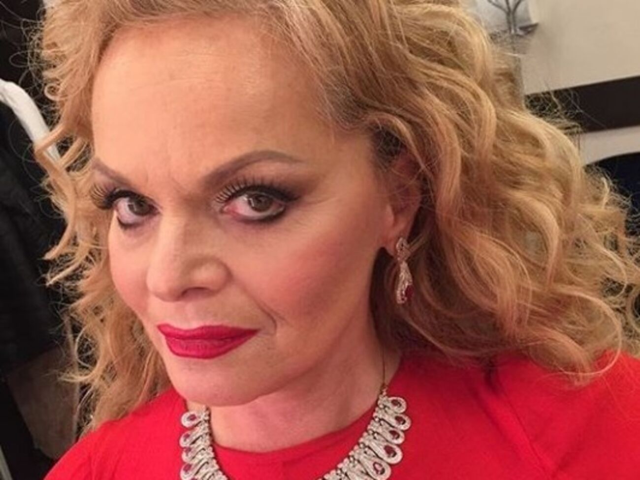 Долина: Вчера, на дне рождения Верочки Алдониной --- моей крестницы, дочки Юли Началовой, разумеется, с Сашкой-внучкой!