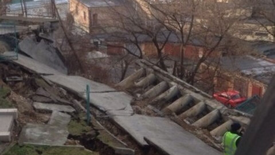 КГГА: Оползень произошел в результате подтопления