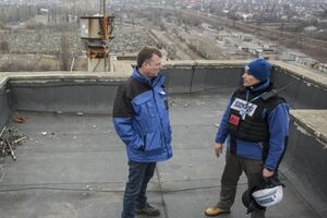 Одна камера будет размещаться на подконтрольной боевикам "ДНР" шахте "Октябрьский рудник", вторая --- в подконтрольной правительству Украины Авдеевка