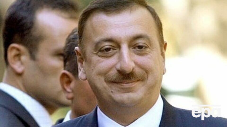 Алиев запретил оптовую продажу алкоголя и табачных изделий