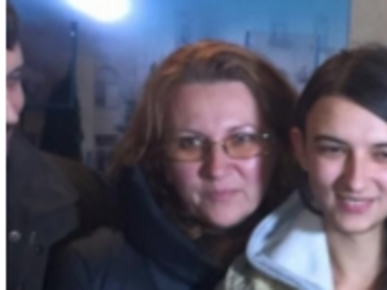 Активистка "Правого сектора" Марта Кузив после освобождения из СИЗО в Кировограде с мамой Галиной