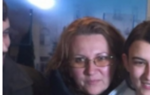 Активистка "Правого сектора" Марта Кузив после освобождения из СИЗО в Кировограде с мамой Галиной