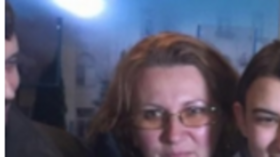 Активистка "Правого сектора" Марта Кузив после освобождения из СИЗО в Кировограде с мамой Галиной