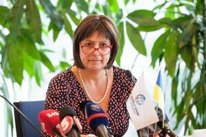 Яресько: Ключевые новации этих предложений – введение ставок налога на доходы физлиц и налога на прибыль до 18% уже со следующего года, и до 17% – уже с 2017 года