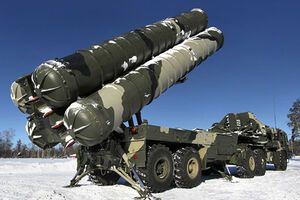 Россия забросила в Арктику зенитные ракетные системы С-400 "Триумф"