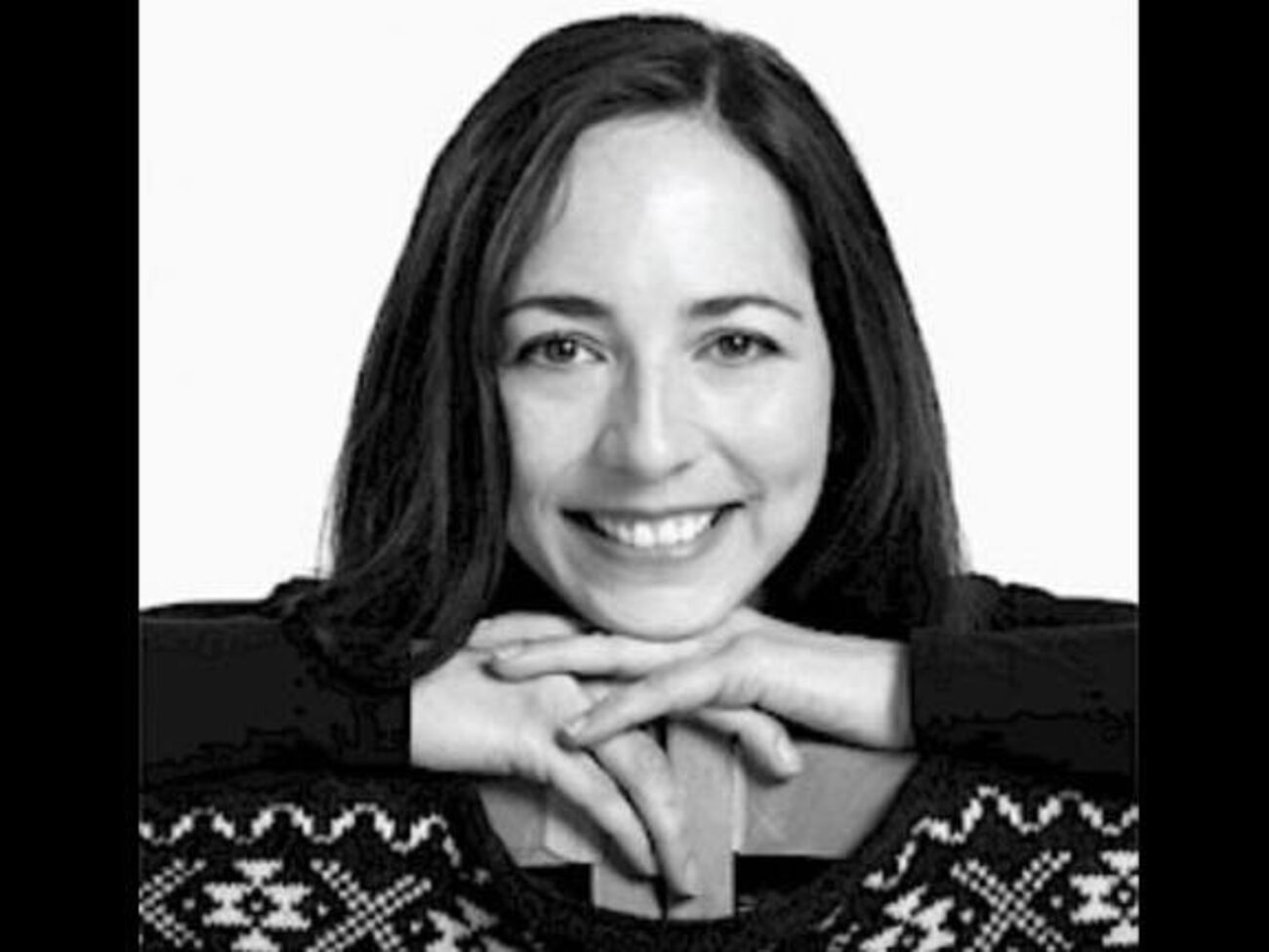 До выхода новой коллекции Chanel представители бренда посетили мануфактуру вязальщицы и купили несколько свитеров