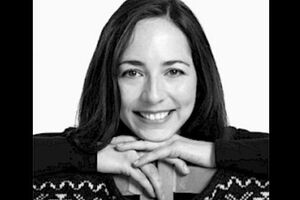 До выхода новой коллекции Chanel представители бренда посетили мануфактуру вязальщицы и купили несколько свитеров