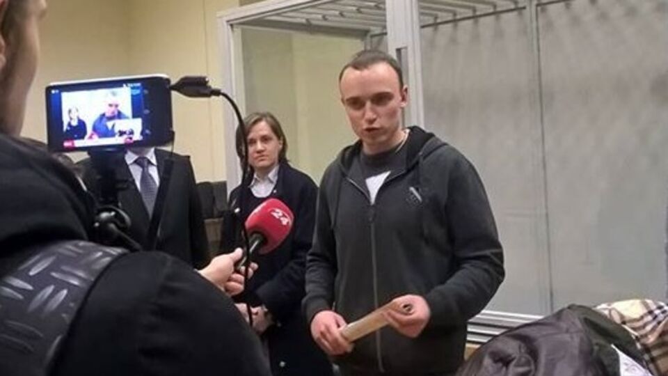 Дениса Полищука выпустили из-под стражи и поместили под круглосуточный домашний арест с ношением электронного браслета