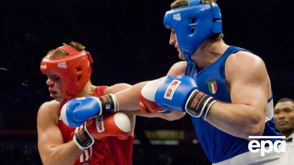 На любительском ринге Глазков (слева) представлял Украину