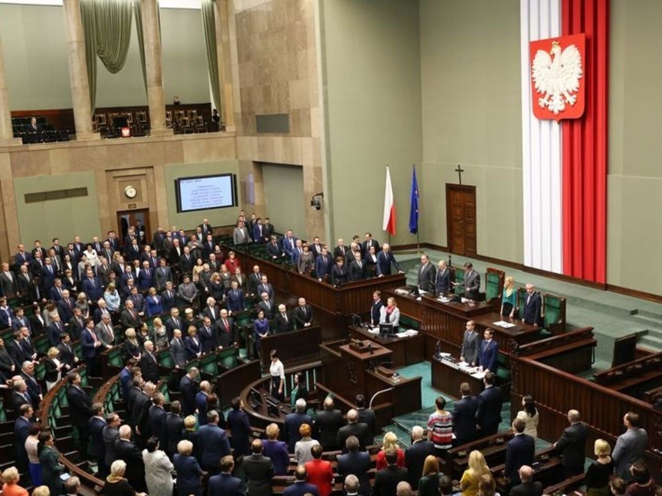 Депутаты и члены польского Сейма с почтением склоняют головы в память о миллионах жертв Великого Голодомора и разделяют боль с украинским народом