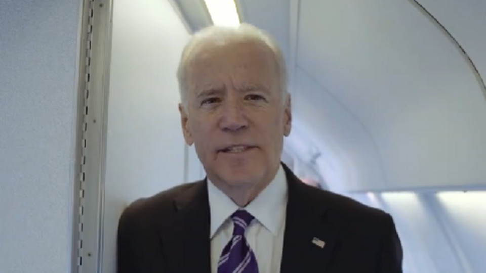 Вице-президент США Джо Байден записал видео по прилету из Украины