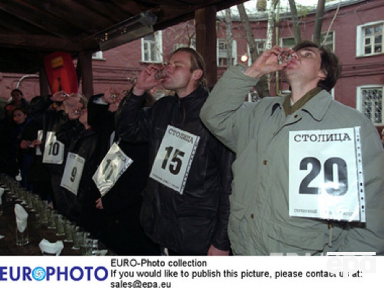 Российские власти решили снизить цены на водку