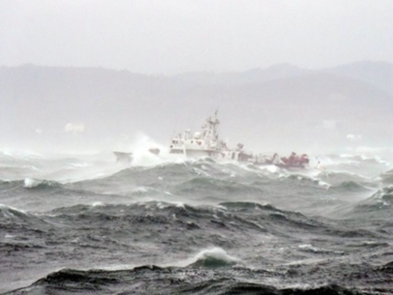 На Керченской переправе паромы не курсируют из-за сильного ветра