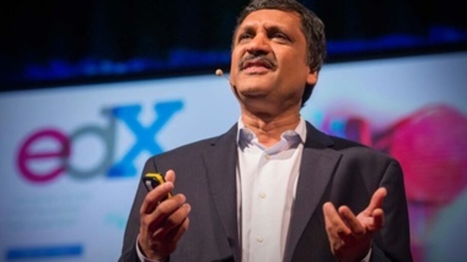 Агарвал пытается получить разрешение на работу с Крымом