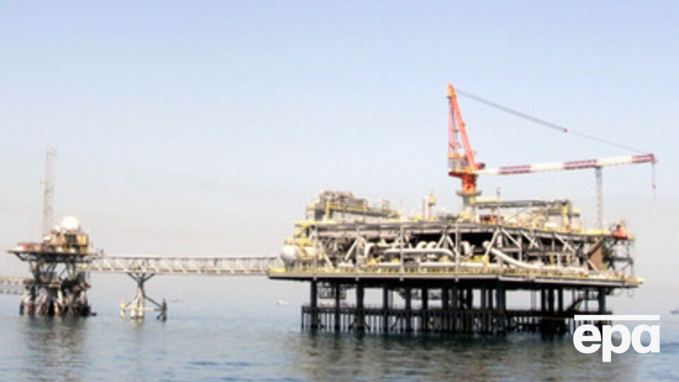 После скачка вверх цена на нефть опять поползла вниз