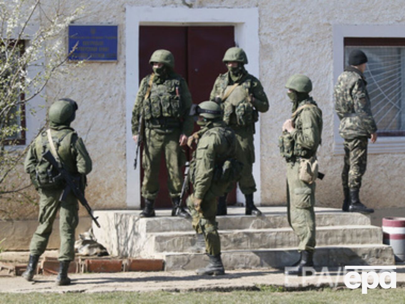 Появление "зеленых человечков" в Беларуси будет основанием для введения военного положения