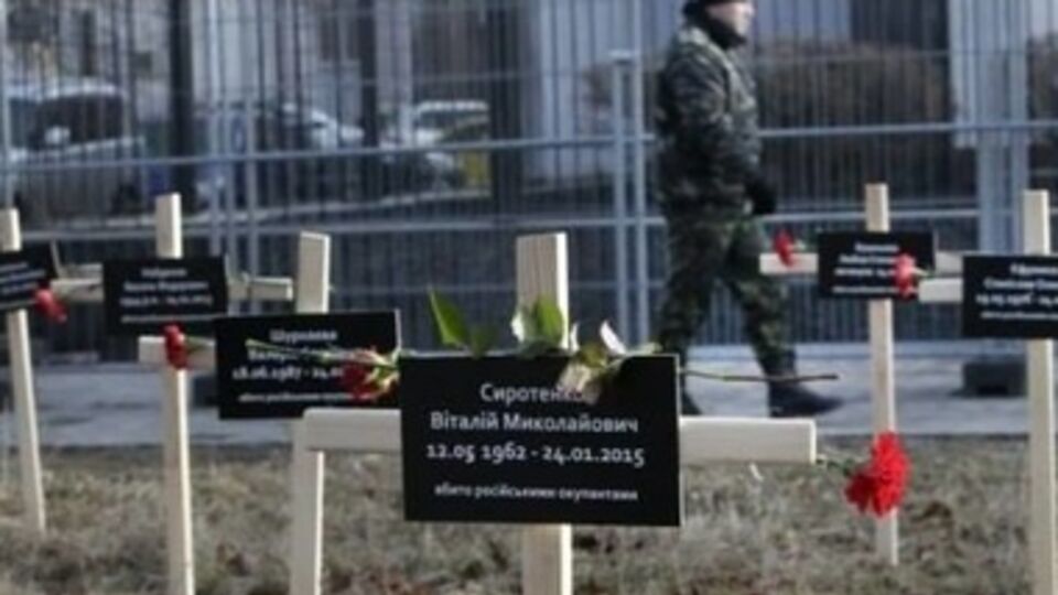 Киевляне скорбят по жителям Мариуполя