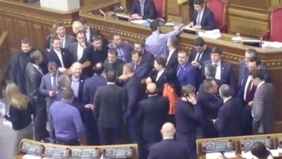 Гройсман заявил, что решение о повторном голосовании будет принимать регламентный комитет Рады