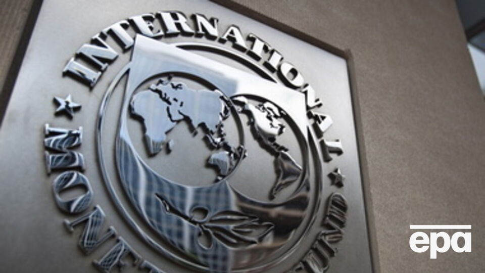 Сейчас МВФ обещает выделить Украине $17 млрд