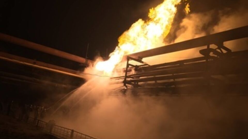 4 февраля завод подвергся массированному артобстрелу, в результате которого было повреждено основное оборудование предприятия