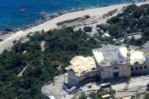 Под видом реконструкции там построили два новых объекта, которые выходили за территорию базы отдыха