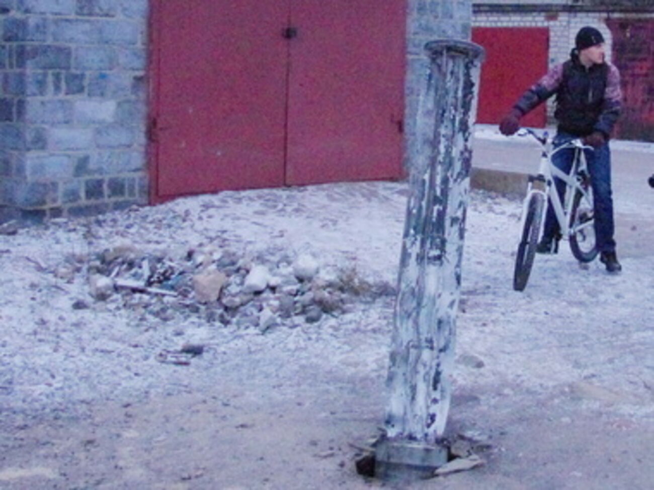 Один из снарядов попал в гаражный кооператив "Венера" рядом с аэродромом