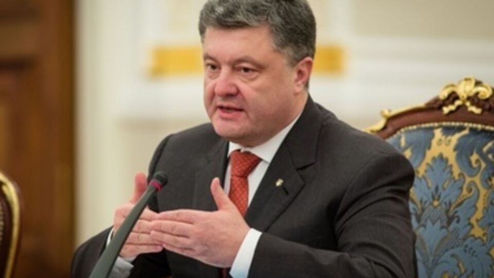 Порошенко заявил, что власти готовы ввести военное положение в стране