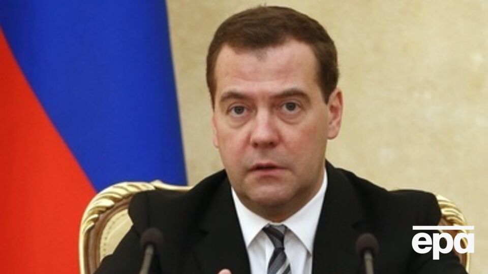 Ранее Медведев одобрил пакет антикризисных мер